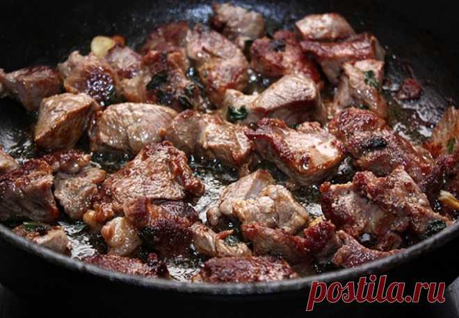 Нюансы приготовления мягкого ЖАРЕНОГО мяса. Добавка, про которую многие забывают или вовсе не знают | КУЛИНАРНЫЙ ТЕХНИКУМ | Дзен