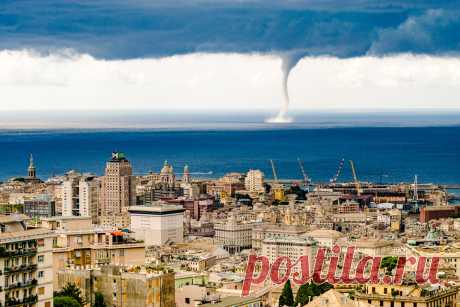 Enorme Waterspout Twister, Genova, Italia Foto | One Big Photo