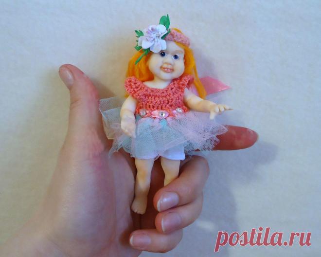 Куколка 12 см звать ее Солнышко.