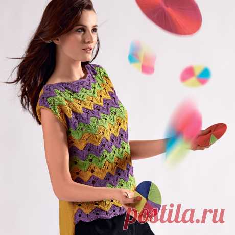Топ с зигзагообразным узором спицами Очаровательный топ с очень интересным зигзагообразным узором обращает на себя внимание интересным исполнением спинки, разделенной на две фалды