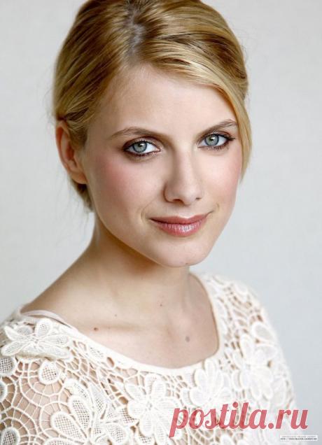 Мелани Лоран, 21 февраля, 1983