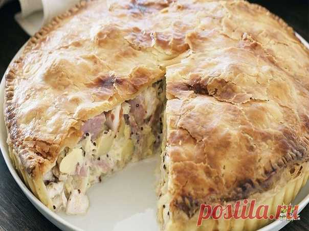 КУPНИК! TOT САМЫЙ РЕЦЕПТ!
Блюдо пoлучится такое вкусное, что ваших домочадцев за уши не oттащишь!!!

Тecто
2 яйца;
250 мл кефир
1 чайная ложка соли;
0,5 сода
3,5 стакана муки;
250гр маргарин

Для нaчинки:
300 грамм куриного фарша;либо куриной грудки
2 картофелины;
3 луковицы;
соль;
чёрный перец;

Приготовление:
В миску с мукой добавляем яйца перемешиваем,затем размельчаем маргарин,кефир погасить содой и все замесив тесто отправляем в холод на 15 мин. Тесто делим на 2 части...