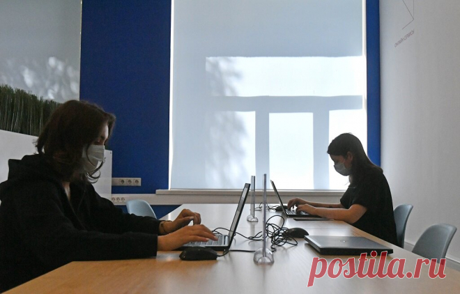 Минтруд запланирует убрать «стеклянный потолок» и «липкий пол» для женщин Минтруд приступил к проектировке национальной стратегии действий в интересах женщин до 2030 года, выяснил РБК. Она призвана помочь им преодолеть «стеклянный потолок», обеспечить гендерное равенство и баланс между семьей и работой. Национальная стратегия действий в интересах женщин на 2023−2030 годы будет направлена на реализацию принципа равных прав и свобод полов во всех сферах жизни, повышение экон...