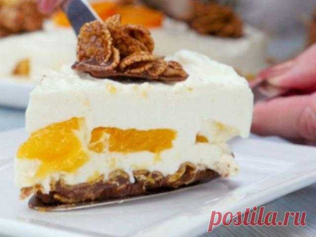 Замечательно вкусный творожный торт без выпечки. Это лакомство покорит своим вкусом любого гурмана. Нет ничего вкуснее домашних сладостей — это проверенный многолетним опытом факт. Конечно, не у каждой хозяюшки лежит душа к выпеканию тортов, приготовлению глазури и замешиванию разнообразных кремов. Но...