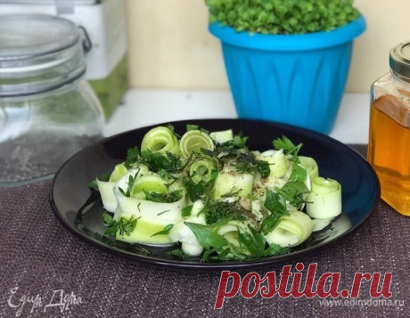 Быстрые маринованные кабачки. Ингредиенты: кабачки, соль, уксус