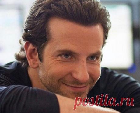 Брэдли Купер провел выходные в Диснейленде с дочкой и таинственной девушкой