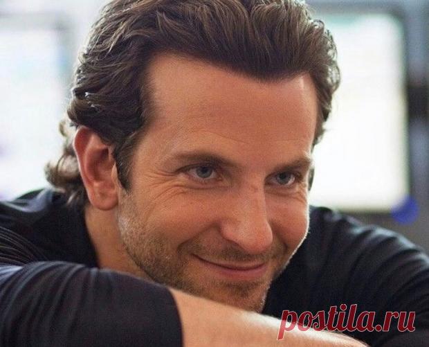 Брэдли Купер провел выходные в Диснейленде с дочкой и таинственной девушкой