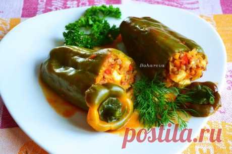 Фаршированный гречкой, грибами и сыром болгарский перец Ингредиенты: 

Перец болгарский – 9 шт 
Гречка — 2 стакана...