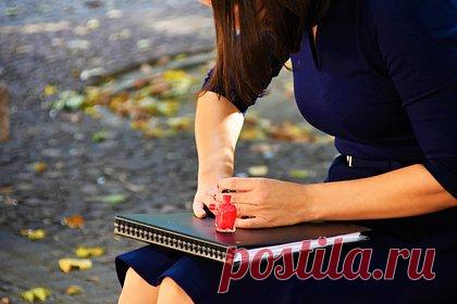 Красившую ногти в один цвет блогершу пригласили на свидание шесть раз. Блогерша Мелисса Мартино назвала цвет лака, в который она красила ногти, благодаря которому была приглашена на свидание шесть раз. Девушка рассказала, что покрасила ногти в красный цвет. По ее словам, за последние две-три недели она получила огромное количество комплиментов в свой адрес.