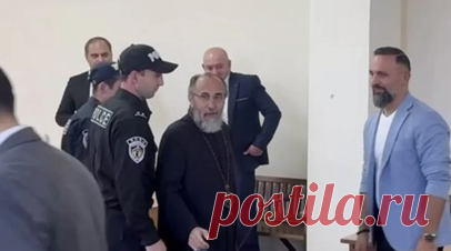 Суд в Ереване приговорил архиепископа Аджапахяна к двум годам лишения свободы. Суд в Ереване приговорил архиепископа Микаэла Аджапахяна к двум годам лишения свободы. Читать далее