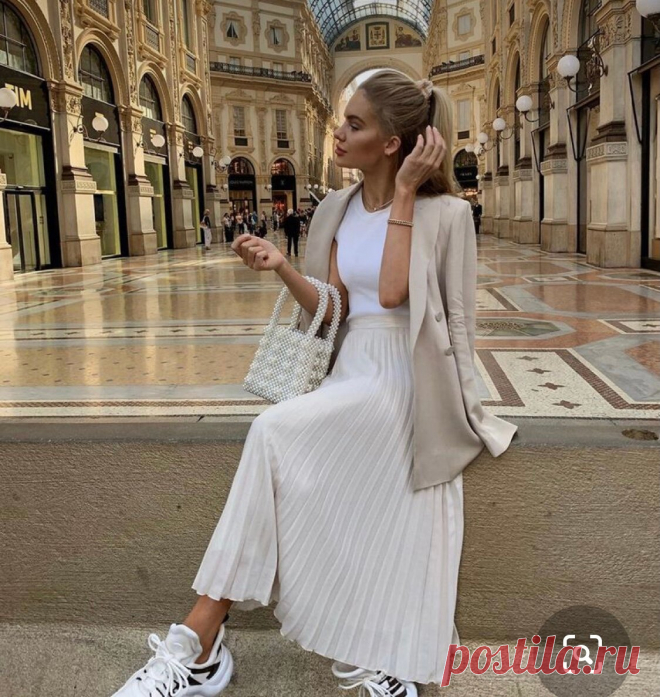 Делюсь секретами в одежде, которые привлекают мужчин любого возраста. Эти вещи должны быть в гардеробе у каждой женщины
Приветствую вас на моем канале Сегодняшняя тема разговора — фишки в женской одежде, привлекающие внимание мужчин. Можно одеваться как угодно, не заморачиваясь по поводу брендов и трендов, надевая удобную и практичную одежду в офис и на прогулку. Но! Знание о магической силе...
Читай пост далее на сайте. Жми ⏫ссылку выше