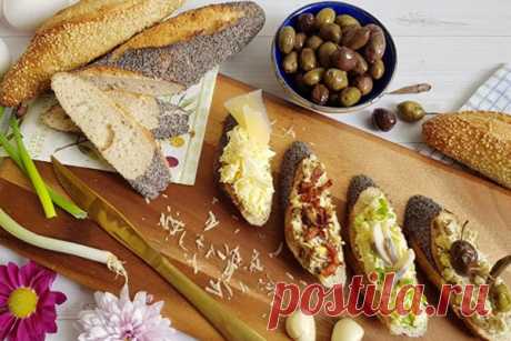 Яичный салат - четыре вкуснейших варианта

Яичный салат так быстро и просто приготовить дома. Отварил яйца, натер и готово. Но этот вариант такого простого рецепта, конечно для лентяев или очень занятых людей. Для тех, кто хочет достичь вершин яичного удовольствия, можно потратить еще пару минут и приготовить по-настоящему роскошный яичный салат.