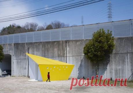 Необычные туалеты в общественных местах (24 фото)