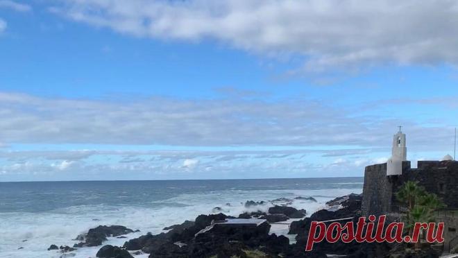 Туристов смыло волной на испанском курорте. Минимум четыре человека погибли после того, как их унесло волной на испанском острове Тенерифе (автономное сообщество Канарские острова). Об этом сообщило агентство EFE. По данным агентства, ЧП произошло вечером 7 декабря на юге острова. ...