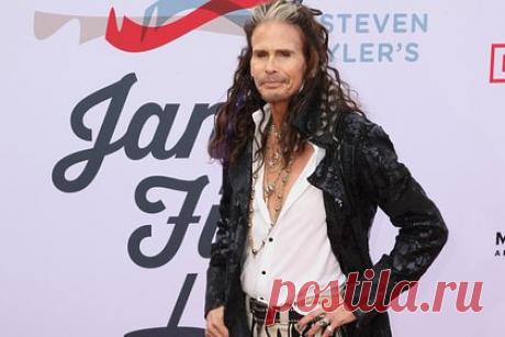 Солиста Aerosmith обвинили в сексуальном насилии над несовершеннолетней. Американского музыканта, солиста рок-группы Aerosmith и отца актрисы Лив Тайлер Стивена Тайлера обвинили в сексуальном насилии над несовершеннолетней. Предполагаемая жертва подала иск в суд, заявив, что подвергалась насилию, а также избиениям со стороны артиста в возрасте 16 лет, когда состояла с ним в отношениях.