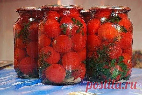 Закатываем помидоры без уксуса 
Ингредиенты (в расчете на 3х литровую банку): 
5 ст. л. сахара с горкой, 
2 ст. л. соли без горки, 
1 ч.л. лимонной кислоты. 
Из специй: 
чеснок 2-3 зубчика, 
перец горошком, 
гвоздика, 
корица кусочками. 
Приготовление: 
Помидоры уложить в банку. Залить кипятком, дать остыть, воду слить. В банку засыпать соль, сахар и лимонную кислоту. Залить повторно кипятком и закатать. 
В прошлом году делала так, но не было под рукой специй и не ожидала, что получится так