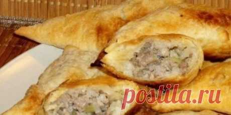 Вкуснейшие пирожки, которые просто готовить! Тесто делается элементарно, только здесь очень важна последовательность, в этом главная фишка!
Ингредиенты:
-2 желтка
-1 стакан сметаны
-200 г маргарина или сливочного масла (я масло использовала)
-0,5 кг муки
Приготовление:
Масло растопите на плите, остудите, в кастрюльке смешайте два желтка и стакан сметаны, добавьте растопленное масло, размешайте, затем добавте муку и вымесете эластичное, пластичное, мягкое тесто. Оно должно полежать в холодильнике