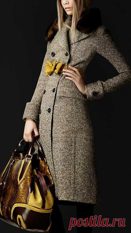 Burberry Looking for a Chic, pulled together, take on the World Coat? U found it.