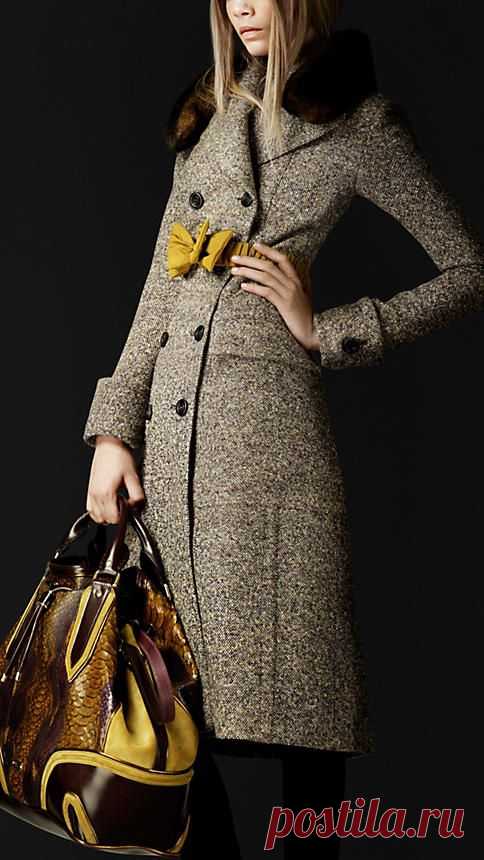Burberry Looking for a Chic, pulled together, take on the World Coat? U found it.