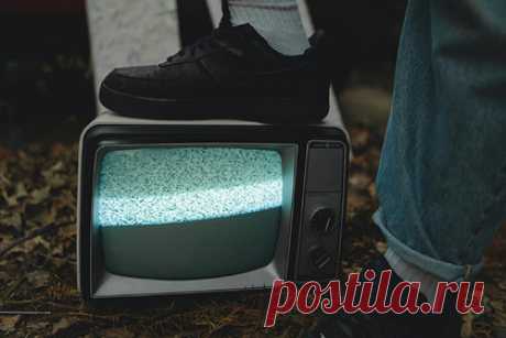 Мужчина закатил скандал матери и попал в тюрьму. В Кении мужчина поссорился с матерью из-за оплаты такси, сломал два телевизора в ее доме и попал в тюрьму. Рональд Кипкембой оказался под следствием после того, как попросил мать оплатить его поездку на такси бода-бода. У женщины не нашлось наличных, после чего сын устроил скандал и начал громить технику.