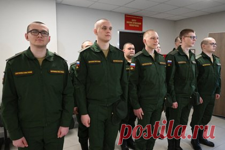 В Госдуму внесли проект закона о приостановке решения о призыве при обжаловании. В Государственную Думу внесли законопроект о приостановке решения о призыве гражданина на военную службу при обжаловании решения призывной комиссии. Документ предусматривает приостановку действия решения в случае его обжалования призывником до разрешения спора комиссией субъекта или до вступления в силу решения суда.