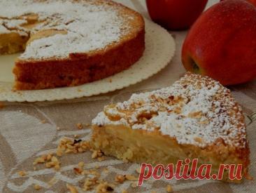 ​Яблочно-ореховый пирог Ингредиенты:Мука &mdash; 120 гОрехи измельченные &mdash; 30 гСахар &mdash; 150 гЯйца &mdash; 2 шт.Масло сливочное &mdash; 80 гЯблоки &mdash; 2 шт.Вода &mdash; 80 гРазрыхлитель &mdash; 10 гСахарная пудра &mdash; 1 ст. л.Миндальная мука &mdash; по вкусуПриготовление:1. Яйца взбить с...