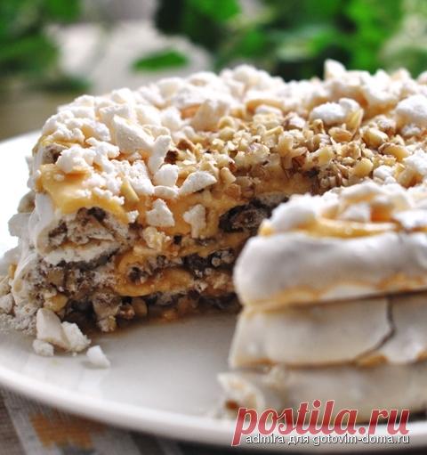 Ореховый торт-безе с заварным кремом.