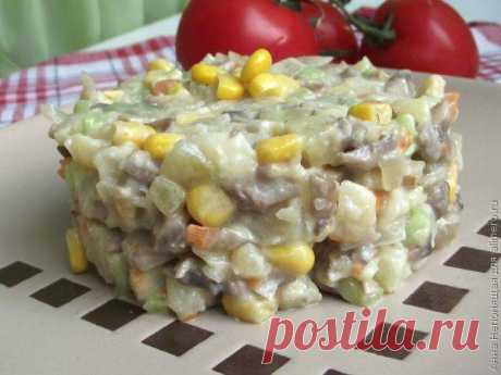 Салат с грибами и кукурузой / Рецепты с фото