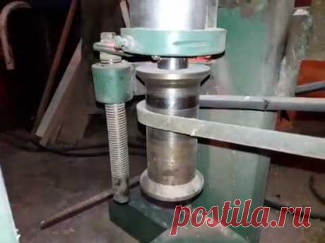 Один из лучших и надежных фрезерных станков своими руками/ One of the best hand-mand milling machine Самодельный фрезерный станок для изготовления мебели своими руками.
Станок собран полностью из металла, все
Как сделать фрезерный станок.
Изготовление станка для обработки дерева.