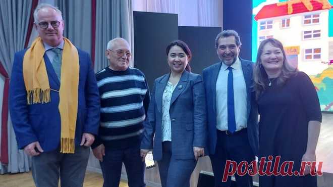 Директор Института Культуры Италии г-н Эдоардо Кризафулли. Почетный Консул Италии в г. Алматы Маурицио Сбараини. Рук-ль языкового центра Artalfa Биркенова Куляш Аманжоловна. Преподаватель ит.языка Галий Марина Галиевна 21.10.2024 г.