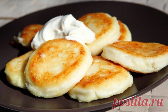 Три рецепта полезных блюд из творога для ПП-завтрака Худеем вкусно! 1. Сырники Пищевая ценность на 100 граммов: белки — 18 г, жиры — 12 г, углеводы — 10 г. калорийность — 210 ккал Берем 250 г творога, 1