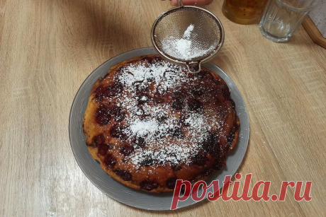 Заливной пирог с вишней на сковороде: просто, быстро и вкусно