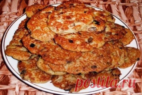 Деревенские драники с луком и грибами — рецепт