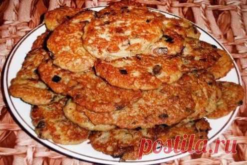 Деревенские драники с луком и грибами — рецепт