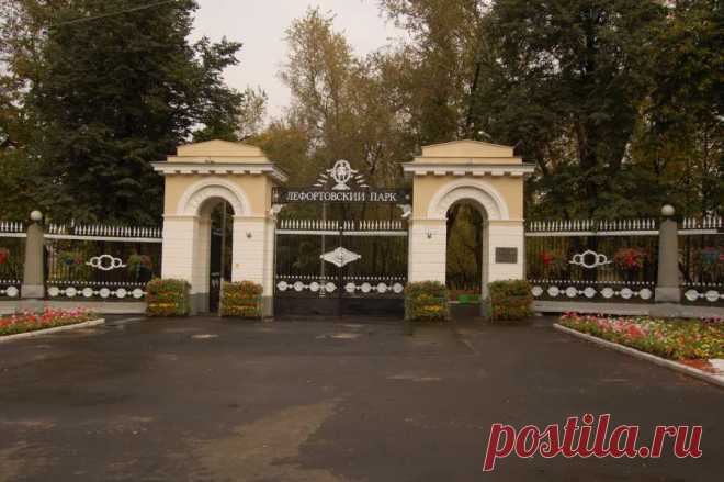 Вход Парк культуры и отдыха «Измайлово» был переименован в Измайловский парк 
В монографии «История московских районов» говорится, что первые достоверные сведения о селе Измайлове относятся к XV в.; о том, что оно существовало в то далёкое время, говорят и археологические открытия, сделанные при реставрации Покровского собора в 1980—1984 гг.