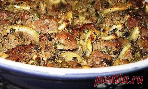 Такое нежно и вкусное мясо я еще не готовила — ароматное мясо по-грузински!

Мясо готовится в духовке, но ничем не хуже шашлыка на природе! Давно искала такой рецепт, мясо получилось сочное и мягкое…

Благодаря маринаду с соком лимона, блюдо получается мягким и сочным. Свежие травы и специи наделяют его аппетитным ароматом, а мёд — приятной сладкой ноткой. Рекомендуем использовать в качестве пряностей хмели-сунели, но вы можете выбрать какие-либо другие специи по своему вк...