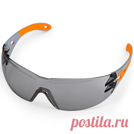 Защитные очки LIGHT PLUS оптимальны при ярком солнечном свете. Эти стёкла не запотевают, устойчивы к царапинам и снабжены боковой защитой. 100 % защита от ультрафиолетового излучения. Отвечает требованиям EN 166.