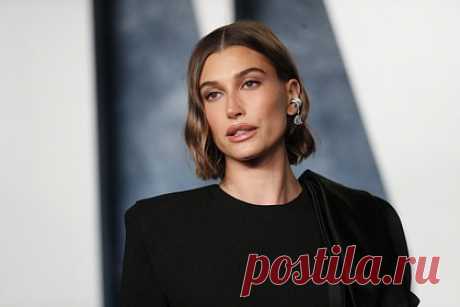 Деталь внешности жены Бибера рассмешила фанатов. Американскую модель Хейли Бибер высмеяли в сети за нестандартный размер ног со словами «как у Годзиллы». 26-летняя знаменитость опубликовала серию снимков, на которых предстала в разных образах и обуви на плоской подошве. При этом на кадрах видно, что последние визуально удлинили стопы звезды.