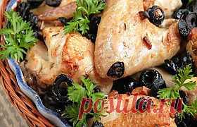 Курица, запеченная с картофелем и оливками (болгарская кухня).