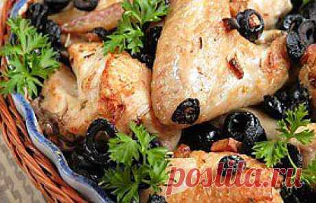 Курица, запеченная с картофелем и оливками (болгарская кухня).