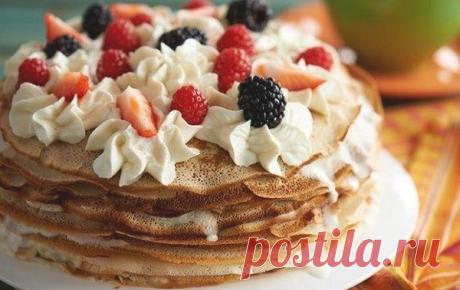 Блинный торт с йогуртовым кремом и клубникой | Печем и варим