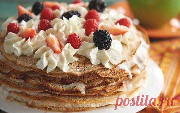 Блинный торт с йогуртовым кремом и клубникой | Печем и варим