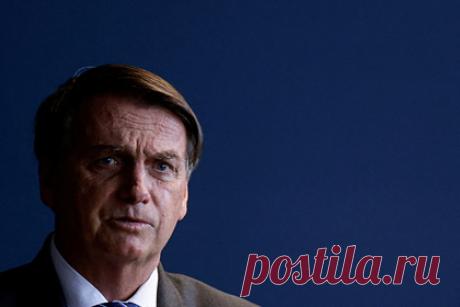 Президент Бразилии ответил на вопрос о давлении США из-за России. Президент Бразилии Жаир Болсонару ответил на вопрос о давлении США в целью отмены его визита в Россию. «Бразилия — это Бразилия, Россия — это Россия. Я со всеми хорошо лажу», — заявил он. Болсонару добавил, что с удовольствием посетит США, если президент Джо Байден пригласит его.