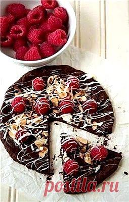 Шоколадно-малиновый торт  за 15 минут
Этот вкусный, красивый и изысканный торт готовится за 15 минут! Все предельно просто и недорого, а получается шедевр!  Рецепт тут