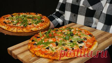 Я очень люблю пиццу. Перепробовала много рецептов и определила для себя, что пицца именно по этому рецепту - самая вкусная. Я не использую в пицце майонез и кетчуп. Вместо кетчупа смазываю основу домашним соусом, и мне кажется, что именно поэтому пицца получается необыкновенно вкусной и ароматной!!!