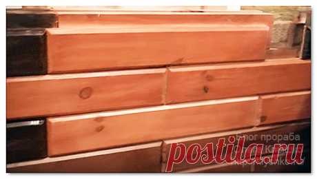 Деревянный кирпич, быстро и надежноЦельные деревянные бруски, внешне напоминающие кирпич, используются при работах по возведению не только внешних и внутренних несущих стен, но и всевозможных перегородок в различных помещениях.
Одной из главных предпосылок для создания такого материала принято считать то, что при сушке деревянных брусьев больших размеров, полностью удалить из них влагу практически невозможно. Помимо этого, во время сушки брус начинает деформироваться.