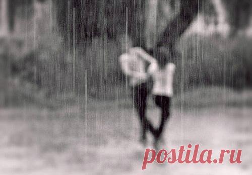 Эдуард Асадов

Если град зашумит дождем, 
Если грохнет шрапнелью гром, 
Все равно я приду на свиданье, 
Будь хоть сто непогод кругом. 
Если зло затрещит мороз, 
И завоет метель, как пес, 
Все равно я приду на свиданье, 
Хоть меня застуди до слез. 
Если станет сердится мать, 
И отец не будет пускать, 
Все равно я приду на свиданье, 
Что бы ни было - можешь ждать. 
Если сплетня хлестнет, ну что ж, 
Не швырнет меня подлость в дрожь. 
Все равно я приду на свиданье, 
Не поверя ...