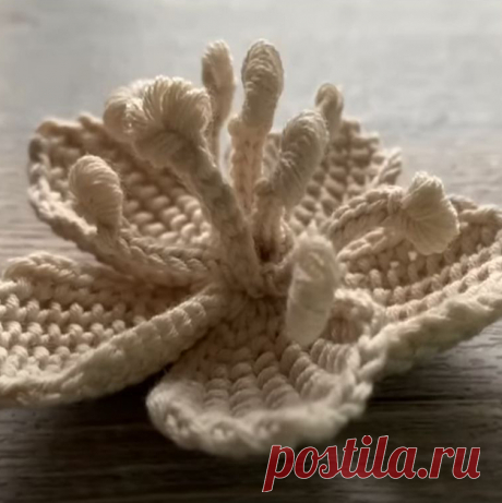 Женственно: вязаный цветок на шапку | Креаликум