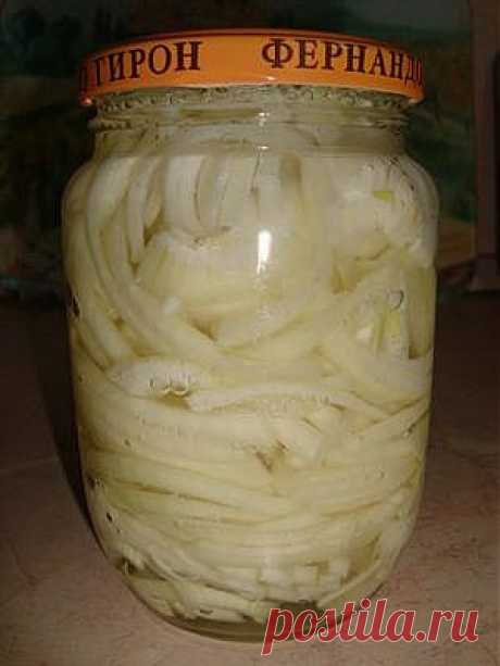 Быстрый маринованный лук для салатов (и не только)