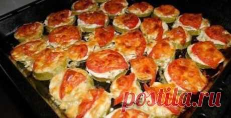 Кабачки с помидорами и сыром. Я их обожаю.